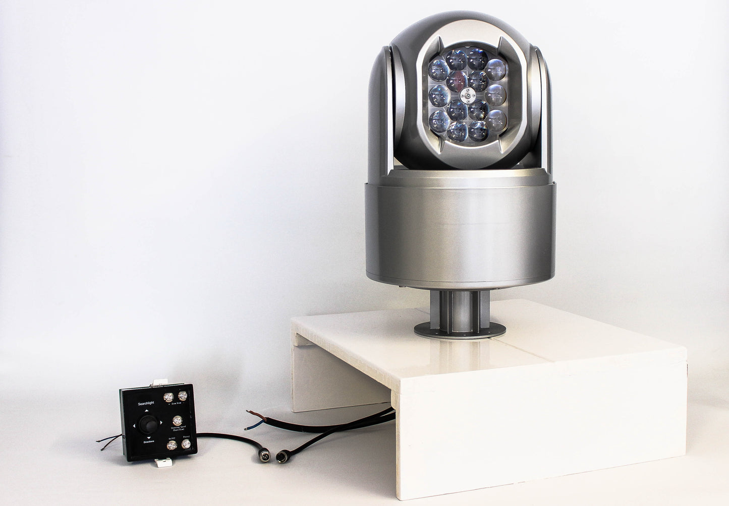 MRS-1500 LED Suchscheinwerfer 12/24V DC Kabelauslass seitlich